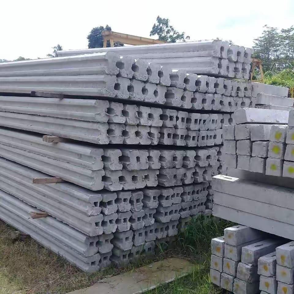 Tumpukan tiang pagar panel precast