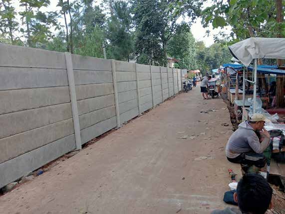 Pagar panel precast beton terpasang